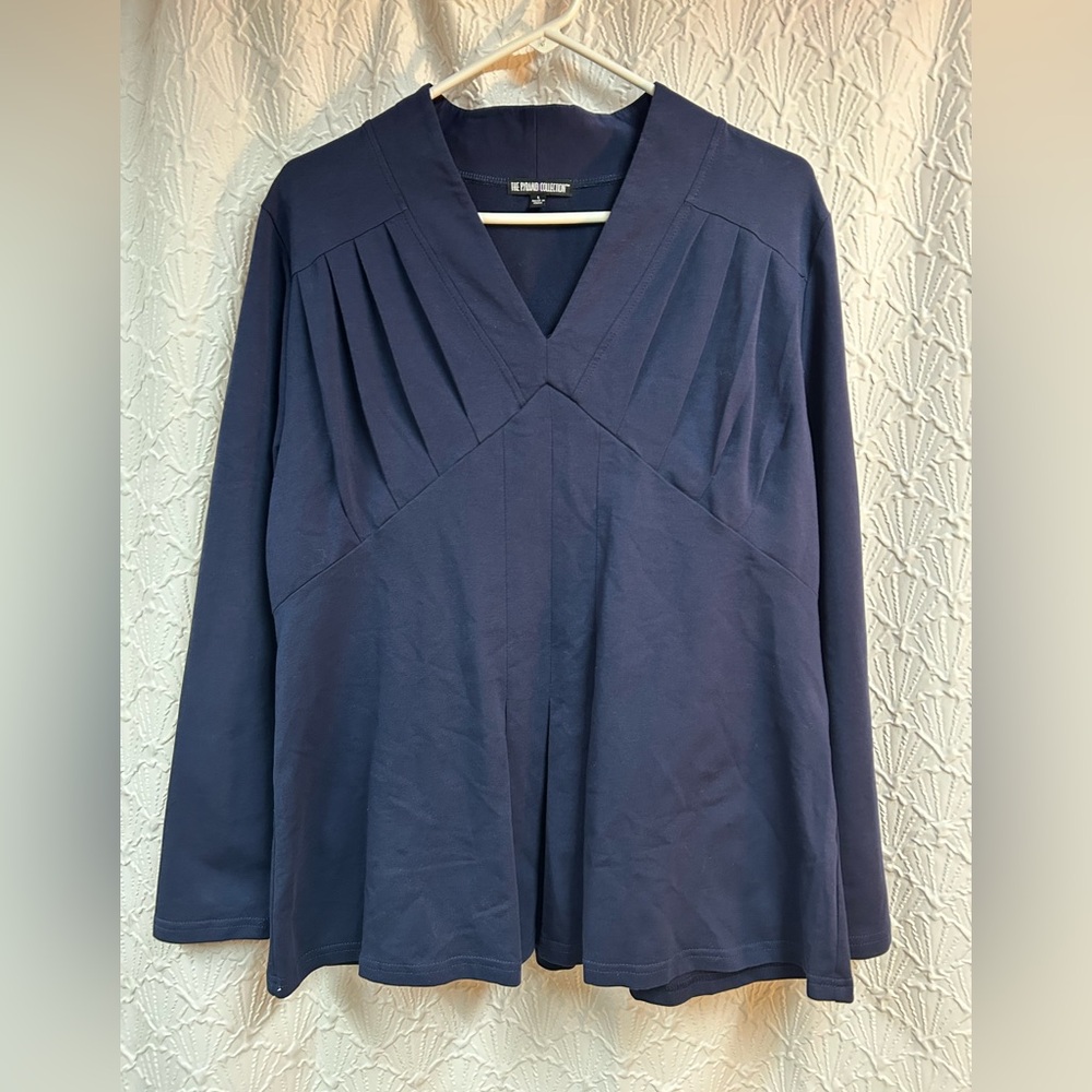 The Pyramid Collection Large Blue Top